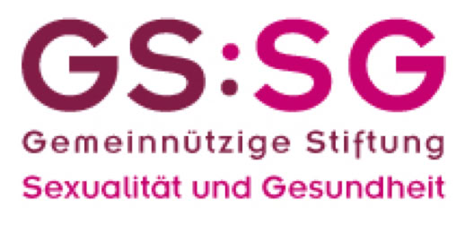 Logo mit den Buchstaben "GS:SG" in großer Schrift, darunter der Text "Gemeinnützige Stiftung Sexualität und Gesundheit" in kleinerer Schrift.